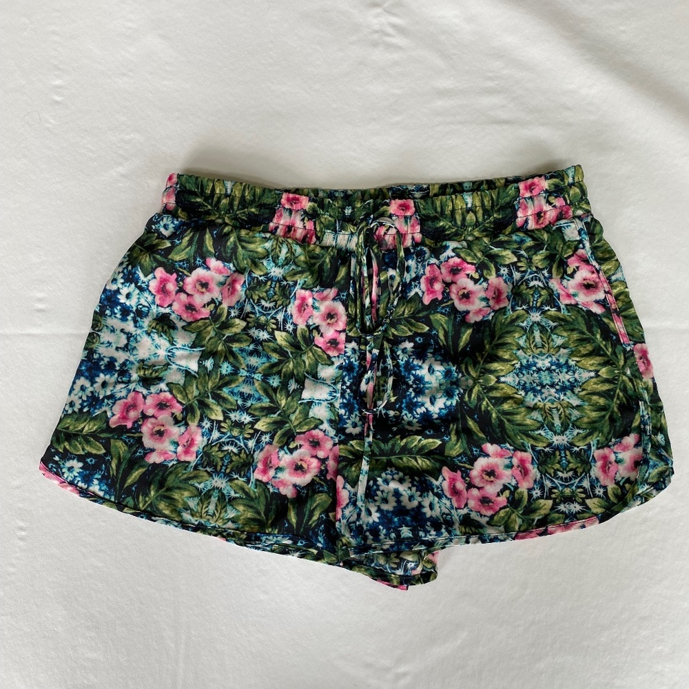 Forever 21 Contemporary Floral Womens Shorts - Size USA Small - Polyester
